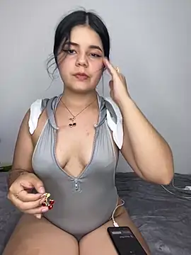 Snapshot of pretty_angela1 chatting on 03-10-25, 02:28 pretty angela1 online show from 03-10-25, 02:28