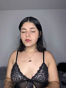 Snapshot of pretty_angela1 chatting on 03-16-25, 02:21 pretty angela1 online show from 03-16-25, 02:21