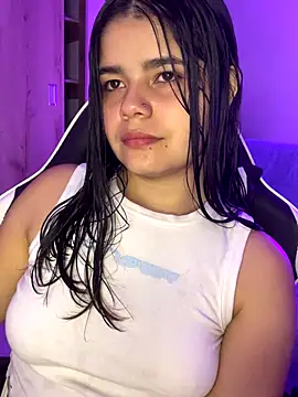 Snapshot of pretty_angela1 chatting on 10-27-25, 05:22 pretty angela1 online show from 10-27-25, 05:22