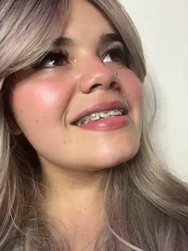 Snapshot of pretty_angela1 chatting on 10-31-25, 03:51 pretty angela1 online show from 10-31-25, 03:51