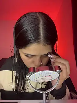 Snapshot of pretty_angela1 chatting on 11-11-25, 05:29 pretty angela1 online show from 11-11-25, 05:29