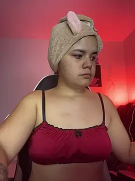 Snapshot of pretty_angela1 chatting on 11-28-25, 01:30 pretty angela1 online show from 11-28-25, 01:30