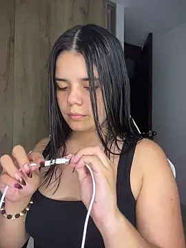 Snapshot of pretty_angela1 chatting on 12-18-25, 12:38 pretty angela1 online show from 12-18-25, 12:38