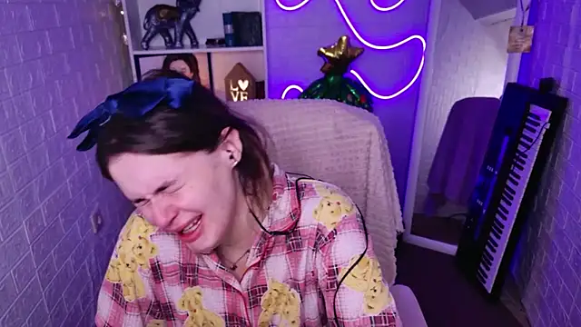 StellaFrost online show from 12-21-25, 04:03