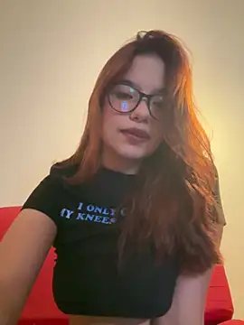 Snapshot of EmiF26 chatting on 01-06-25, 03:31 EmiF26 online show from 01-06-25, 03:31