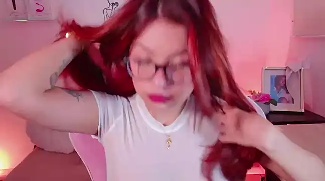 Snapshot of EmiF26 chatting on 01-14-25, 01:15 EmiF26 online show from 01-14-25, 01:15