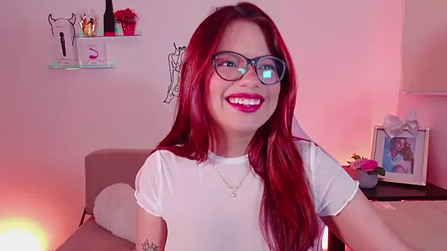 Snapshot of EmiF26 chatting on 01-28-25, 01:18 EmiF26 online show from 01-28-25, 01:18