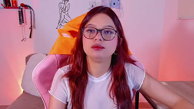 Snapshot of EmiF26 chatting on 03-22-25, 04:35 EmiF26 online show from 03-22-25, 04:35