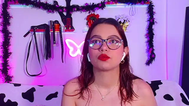 Snapshot of EmiF26 chatting on 10-22-25, 03:40 EmiF26 online show from 10-22-25, 03:40