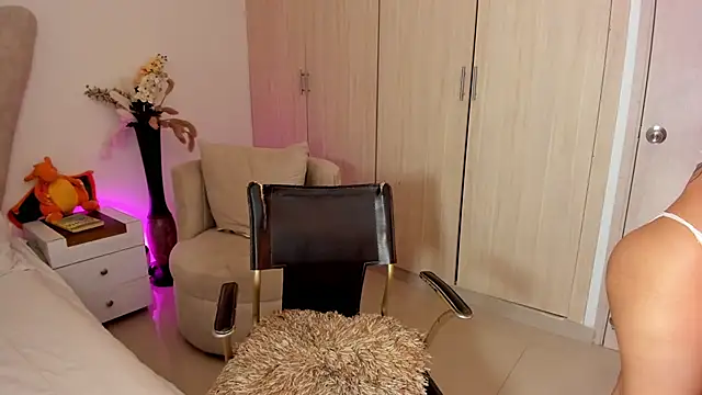 rachaeldeckard   online show from 10-12-25, 03:05