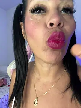 Snapshot of KarolRubi1 chatting on 02-14-25, 11:53 KarolRubi1 online show from 02-14-25, 11:53