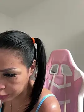 Snapshot of KarolRubi1 chatting on 03-08-25, 05:33 KarolRubi1 online show from 03-08-25, 05:33