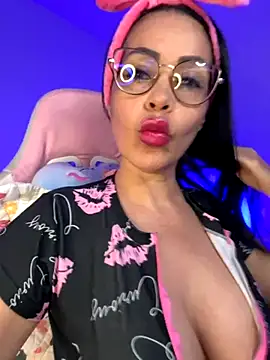 Snapshot of KarolRubi1 chatting on 10-07-25, 01:36 KarolRubi1 online show from 10-07-25, 01:36