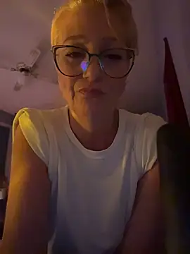 Snapshot of AlessasRoom chatting on 07-17-26, 04:52 AlessasRoom online show from 07-17-26, 04:52
