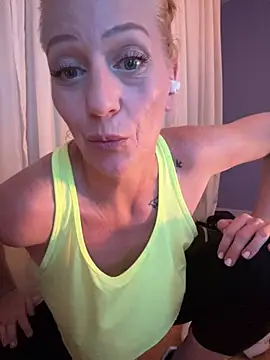 Snapshot of AlessasRoom chatting on 07-19-26, 04:05 AlessasRoom online show from 07-19-26, 04:05