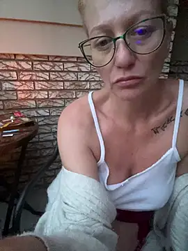 Snapshot of AlessasRoom chatting on 07-24-26, 01:14 AlessasRoom online show from 07-24-26, 01:14
