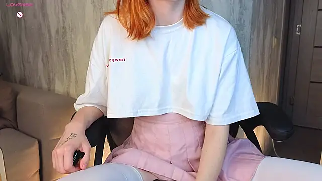 Snapshot of OhYumiYes chatting on 09-11-25, 09:37 OhYumiYes online show from 09-11-25, 09:37