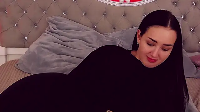 Snapshot of KimKhallifa chatting on 02-19-25, 11:06 KimKhallifa online show from 02-19-25, 11:06