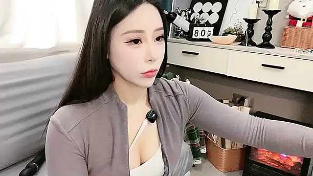 Snapshot of Caicai-a chatting on 03-08-25, 07:49 Caicai-a online show from 03-08-25, 07:49