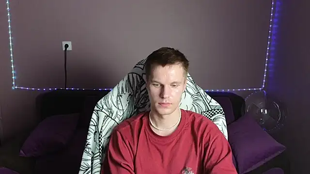 Leonnextdoor online show from 12-30-24, 12:20