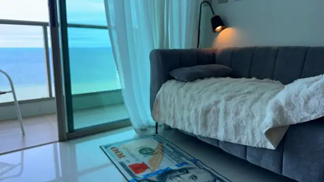 Carolyn Smith online show from 09-29-25, 01:11