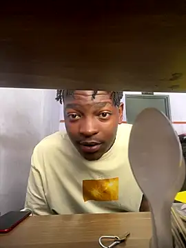 Snapshot of Redfucks333 chatting on 09-20-25, 08:04 Redfucks333 online show from 09-20-25, 08:04