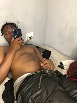 Snapshot of Redfucks333 chatting on 12-03-25, 11:25 Redfucks333 online show from 12-03-25, 11:25