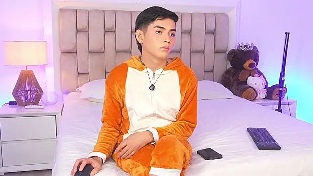 Snapshot of Maxi_little chatting on 03-11-26, 08:37 Maxi little online show from 03-11-26, 08:37