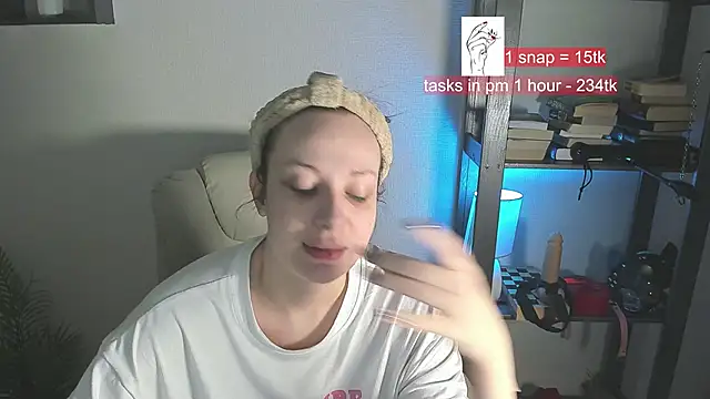 Snapshot of worship_vika chatting on 02-23-25, 09:55 worship vika online show from 02-23-25, 09:55