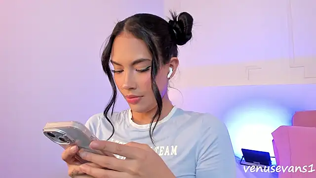 Snapshot of VenusEvans1 chatting on 12-05-25, 02:58 VenusEvans1 online show from 12-05-25, 02:58