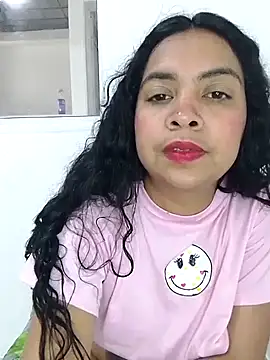 Snapshot of Brendabluee chatting on 01-08-25, 10:06 Brendabluee online show from 01-08-25, 10:06