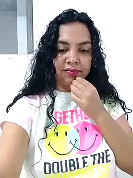 Snapshot of Brendabluee chatting on 03-19-25, 01:54 Brendabluee online show from 03-19-25, 01:54