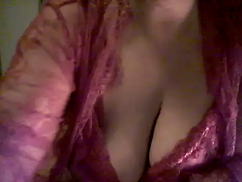 Snapshot of Betty2u chatting on 02-16-25, 09:16 Betty2u online show from 02-16-25, 09:16