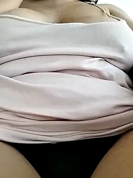 Snapshot of Betty2u chatting on 03-23-25, 08:26 Betty2u online show from 03-23-25, 08:26