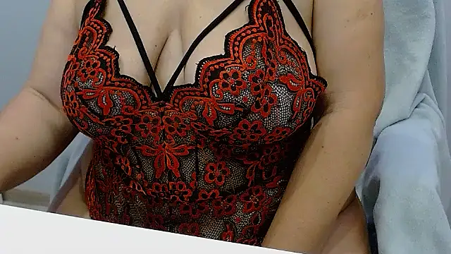 Snapshot of Betty2u chatting on 11-07-25, 08:36 Betty2u online show from 11-07-25, 08:36