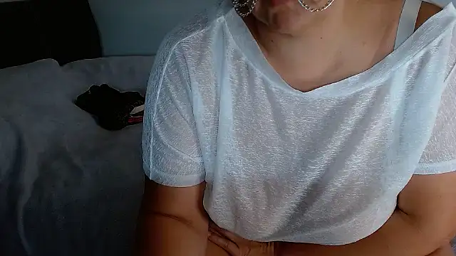 Snapshot of Betty2u chatting on 11-09-25, 10:57 Betty2u online show from 11-09-25, 10:57