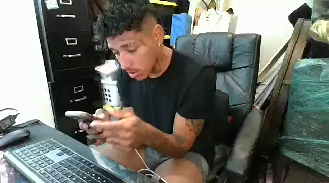 Snapshot of Str8hotlatin7 chatting on 12-28-24, 06:17 Str8hotlatin7 online show from 12-28-24, 06:17