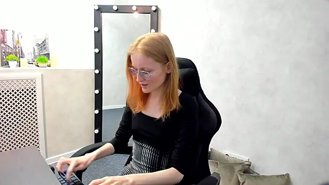 ElizabethHarpper online show from 03-07-25, 04:02