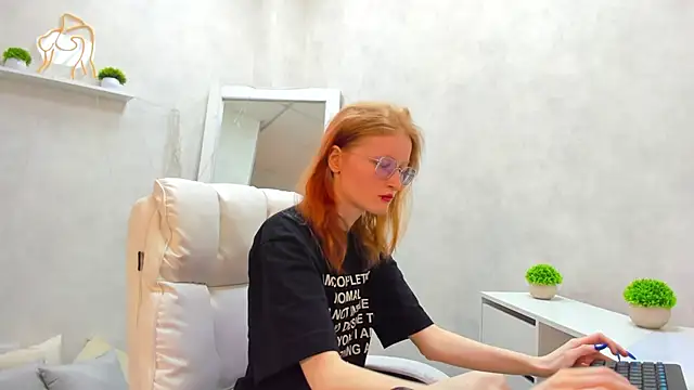 ElizabethHarpper online show from 03-10-25, 08:15