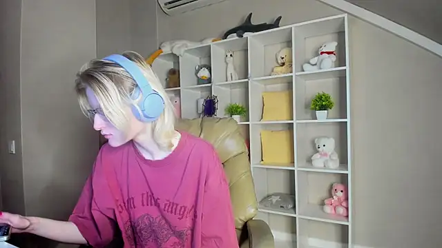 ElizabethHarpper online show from 11-01-25, 01:07