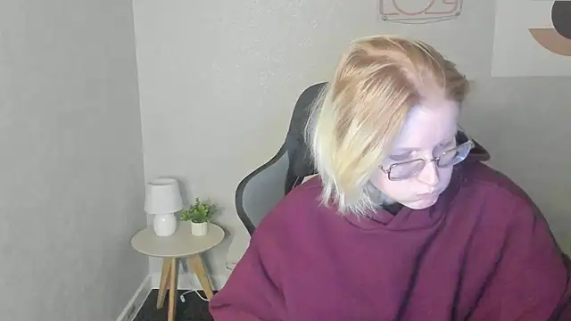 ElizabethHarpper online show from 11-18-25, 01:11