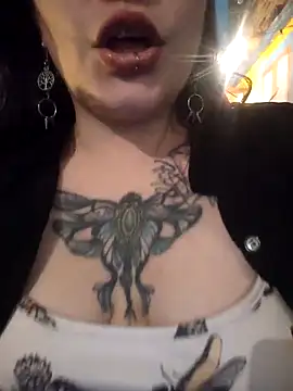 Snapshot of Miss_Amelie chatting on 03-06-25, 01:48 Miss Amelie online show from 03-06-25, 01:48