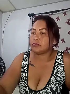 Snapshot of Abigail_BigTits chatting on 03-06-25, 03:24 Abigail BigTits online show from 03-06-25, 03:24