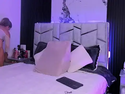 daniiphoeniixx online show from 02-12-25, 07:35