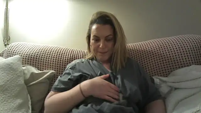 Snapshot of Gigi-Honey chatting on 12-13-25, 10:15 Gigi-Honey online show from 12-13-25, 10:15