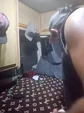 StruggleSnuggles online show from 10-06-25, 09:18