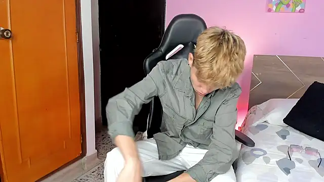 Snapshot of Brian-Ausslos chatting on 02-02-25, 04:37 Brian-Ausslos online show from 02-02-25, 04:37