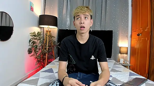 Snapshot of Brian-Ausslos chatting on 02-08-25, 05:08 Brian-Ausslos online show from 02-08-25, 05:08