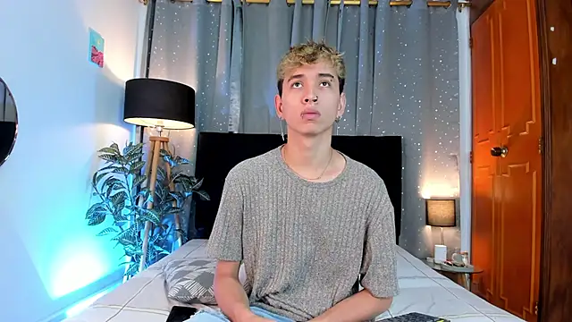 Snapshot of Brian-Ausslos chatting on 02-11-25, 04:33 Brian-Ausslos online show from 02-11-25, 04:33