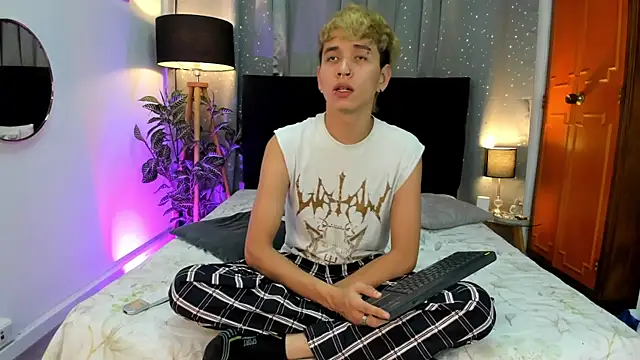 Snapshot of Brian-Ausslos chatting on 02-17-25, 05:47 Brian-Ausslos online show from 02-17-25, 05:47